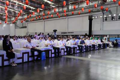 大力發(fā)展民族醫(yī)藥與文化旅游，融合互聯(lián)網(wǎng)打造高質(zhì)量發(fā)展新引擎